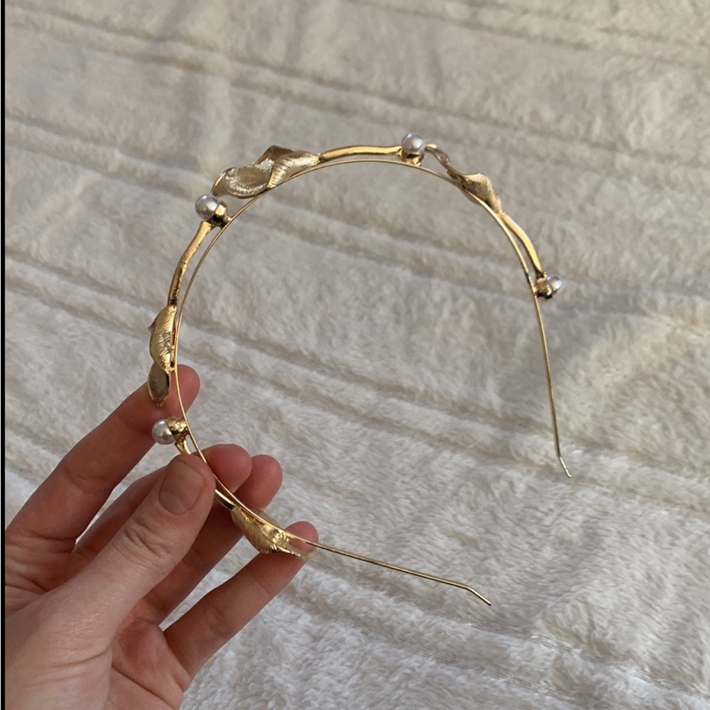 Elegant Gold Floral Headband - Picture 4 of 6